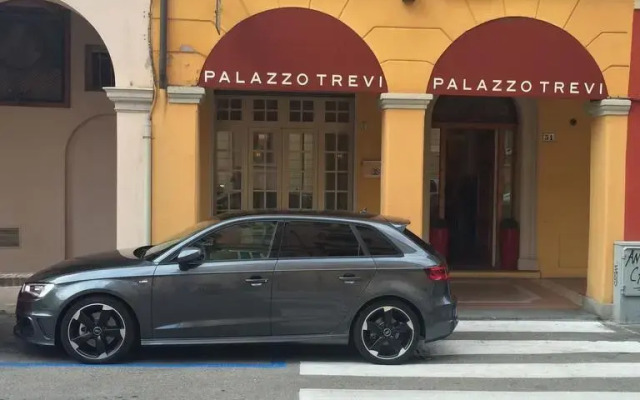 Отель Palazzo Trevi Charming House Италия, Болонья - отзывы, цены и фото номеров - забронировать отель Palazzo Trevi Charming House онлайн вид на фасад