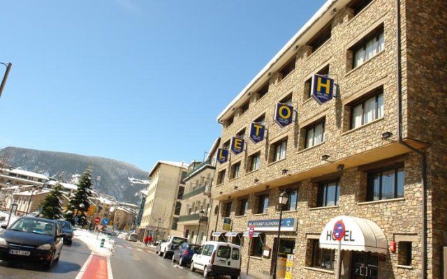 Hotel Roc del Castell 0