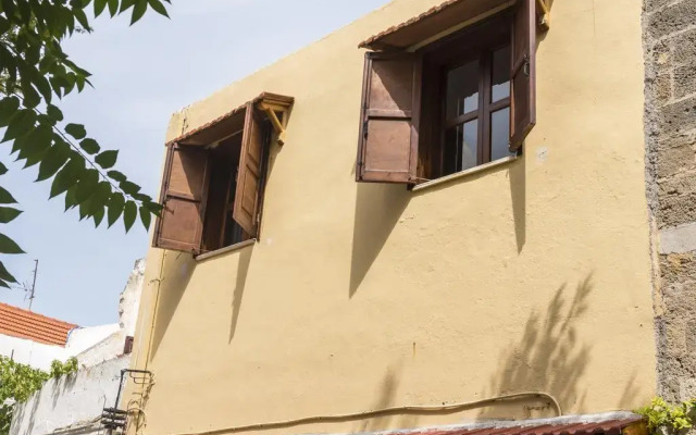 Апартаменты Zografos Apartment's - Old Town вид на фасад