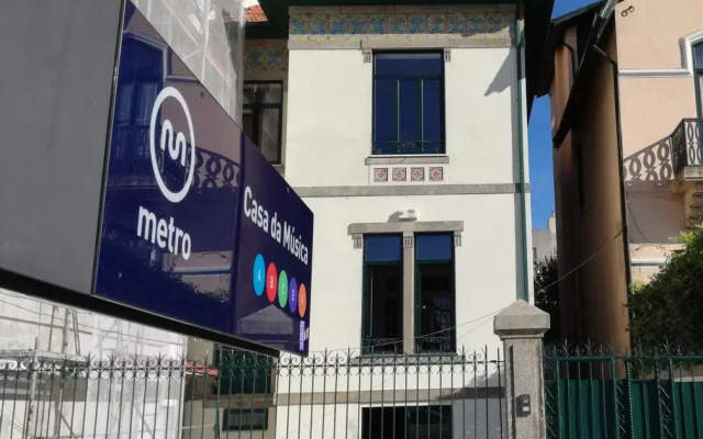 Oporto Music Hostel вид на фасад