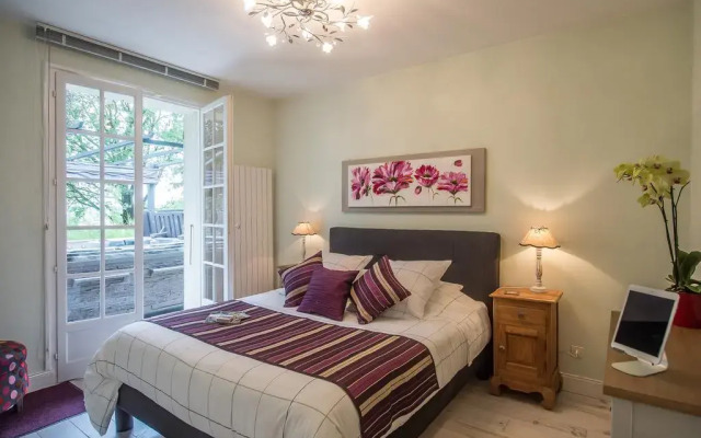 Отель Bed & Breakfast Les Orchidées à Saumur Сомюр комната для гостей