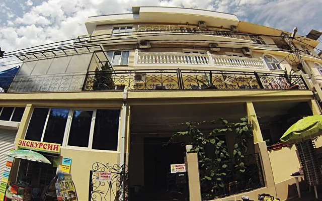 Гостиница Guest House Grant вид на фасад