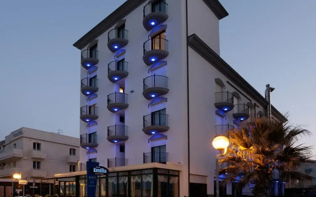 Hotel Emilia вид на фасад