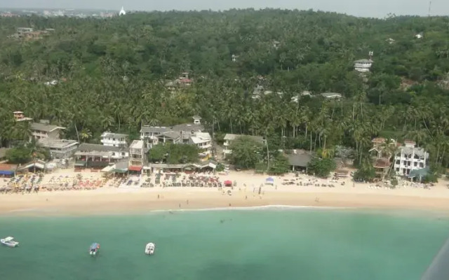 Отель Thaproban Beach House Унаватуна пляж