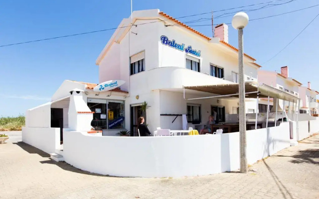 Отель Baleal Surf Camp вид на фасад