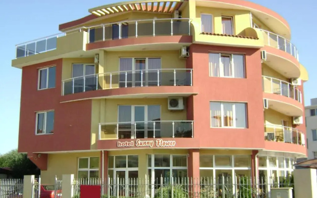 Отель Sunny Flower Hotel Болгария, Солнечный берег - отзывы, цены и фото номеров - забронировать отель Sunny Flower Hotel онлайн вид на фасад