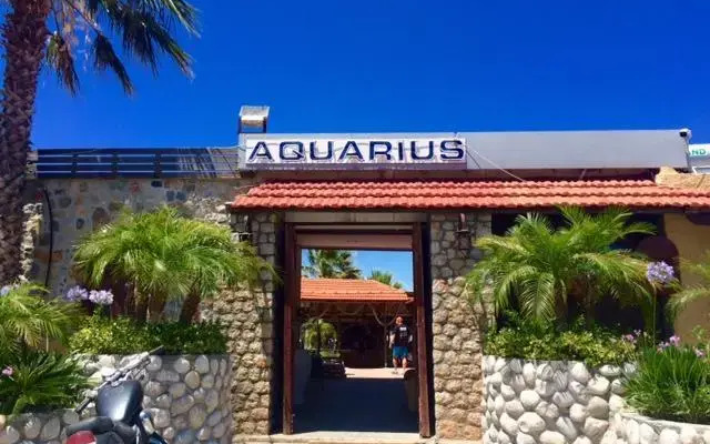 Aquarius Beach Hotel вид на фасад