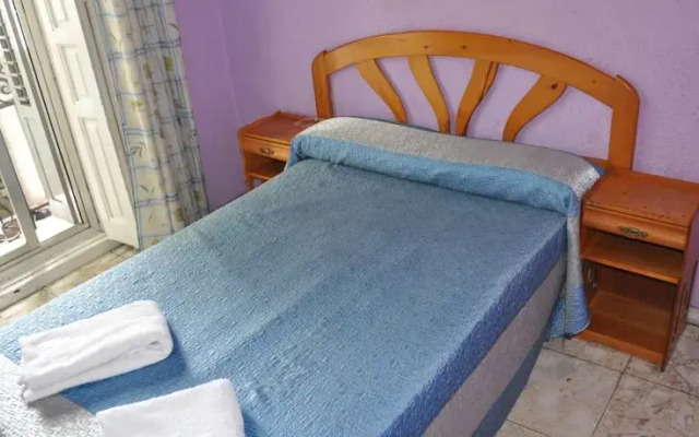 Отель Hostal Rivera Испания, Мадрид - отзывы, цены и фото номеров - забронировать отель Hostal Rivera онлайн комната для гостей