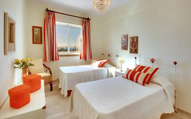 Апартаменты Inn the Beach Apartments комната для гостей