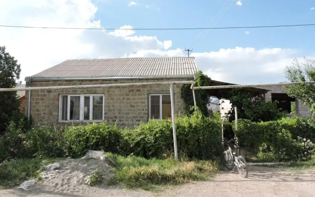 Отель Heriknaz's B&B вид на фасад