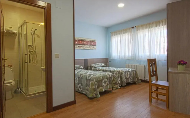 Отель Hostal-Bar Restaurante "La Fuente" комната для гостей