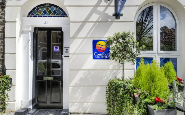 Отель Comfort Inn & Suites Kings Cross Лондон банкомат