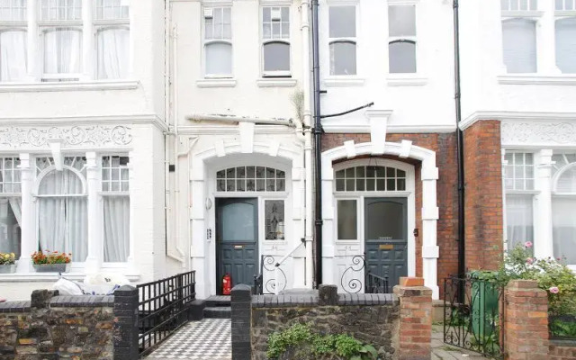 Отель Belsize Park Boutique Accommodation вид на фасад