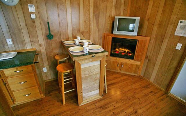 Arrowhead Camping Resort Deluxe Cabin 14 In Wisconsin Dells