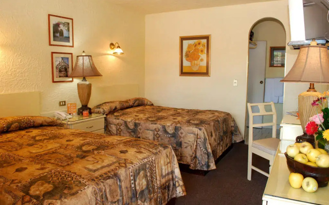 Отель El Dorado Inn комната для гостей