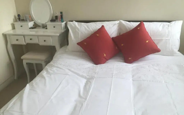 Апартаменты City Center Financial District Three Bedroom Duplex Apartment комната для гостей