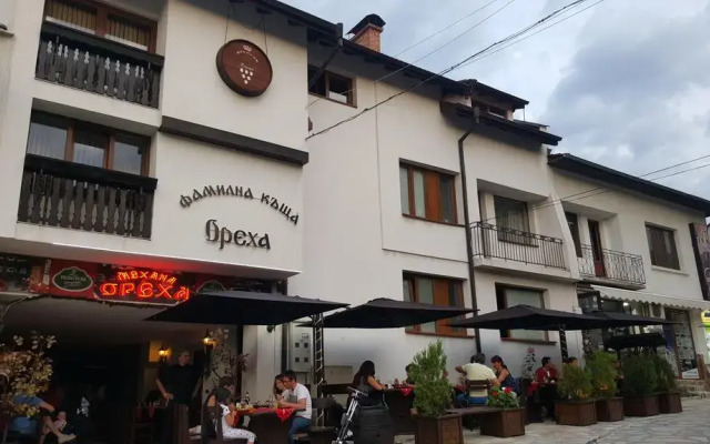 Отель Family House Oreha вид на фасад
