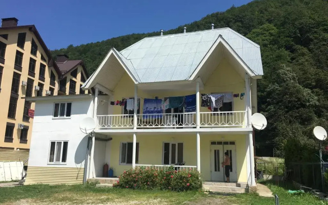 Hotel Alpika вид на фасад