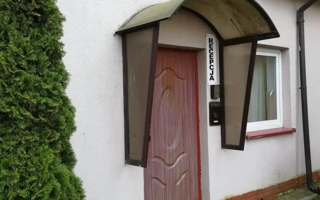 Hostel Lotniskowy вид на фасад