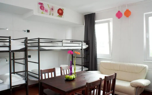 Отель Alexanderplatz Accommodations Германия, Берлин - отзывы, цены и фото номеров - забронировать отель Alexanderplatz Accommodations онлайн комната для гостей
