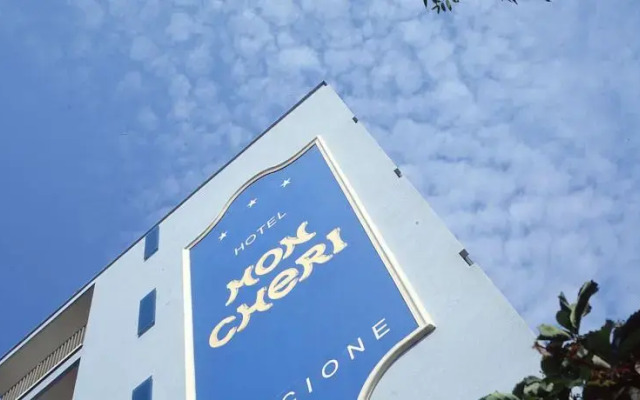 Hotel Mon Cheri вид на фасад