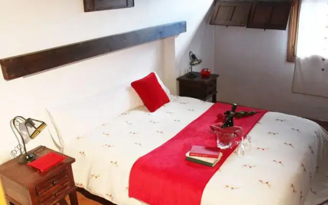 Отель La Casa De Los Gatos Канталохас комната для гостей