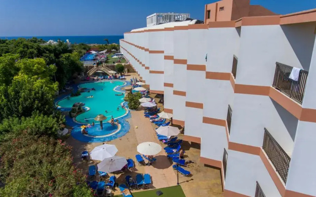 Avlida Hotel бассейн
