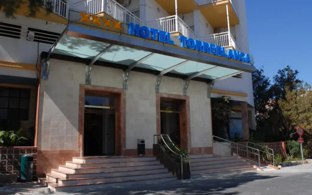 Hotel Monarque Torreblanca вид на фасад