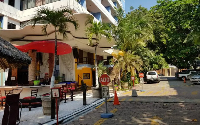 Hotel Club Del Sol Acapulco вид на фасад