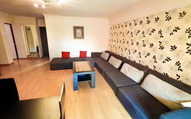 Апартаменты Republic Square Apartment комната для гостей