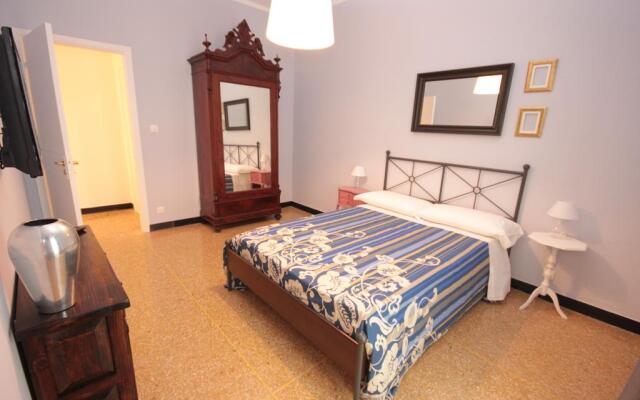 Отель B&B I Portici Di Sottoripa Италия, Генуя - отзывы, цены и фото номеров - забронировать отель B&B I Portici Di Sottoripa онлайн комната для гостей