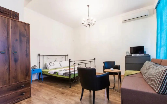 Отель Old Tbilisi Apartment Грузия, Тбилиси - отзывы, цены и фото номеров - забронировать отель Old Tbilisi Apartment онлайн комната для гостей