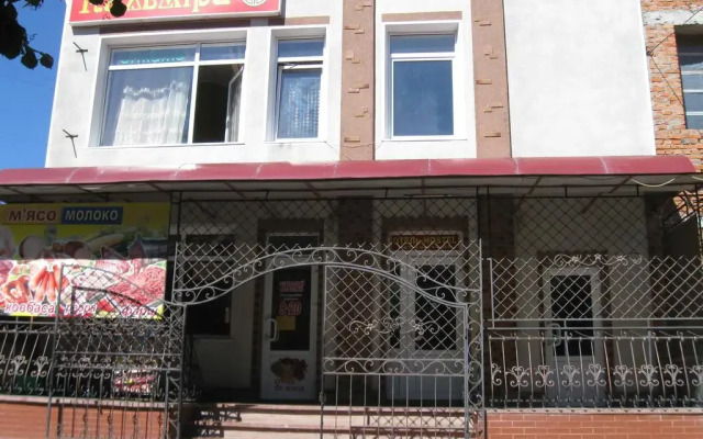 Гостиница Palmira Hostel Backpackers Украина, Каменец-Подольский - отзывы, цены и фото номеров - забронировать гостиницу Palmira Hostel Backpackers онлайн вид на фасад