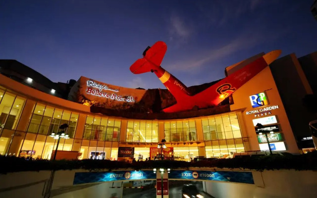 Aya Boutique Hotel Pattaya вид на фасад
