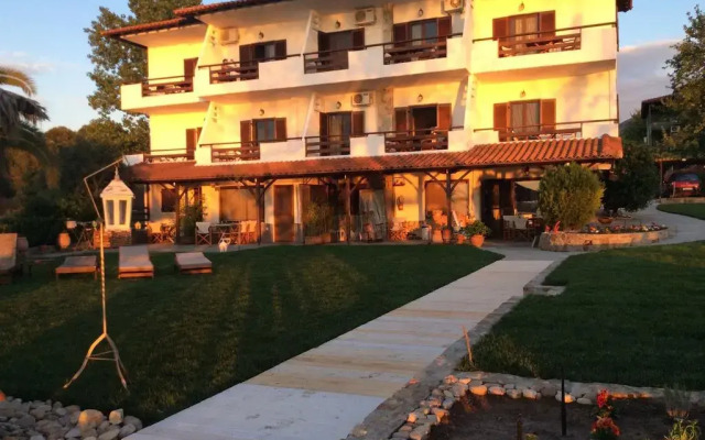 Апартаменты Christaras Apartments вид на фасад
