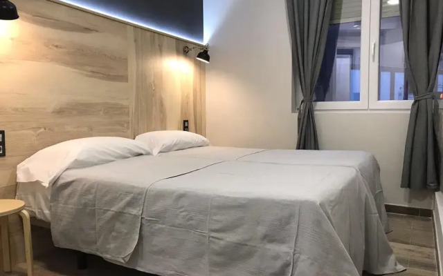 Отель Hostal CC Atocha Испания, Мадрид - отзывы, цены и фото номеров - забронировать отель Hostal CC Atocha онлайн комната для гостей