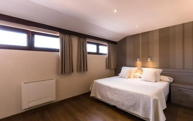 Отель Apartamentos Turisticos LLanes Испания, Льянес - отзывы, цены и фото номеров - забронировать отель Apartamentos Turisticos LLanes онлайн комната для гостей