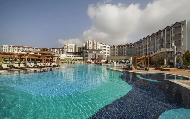 Отель Arcanus Side Resort бассейн