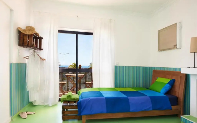 The Community Surf Hostel Ericeira Мафра комната для гостей