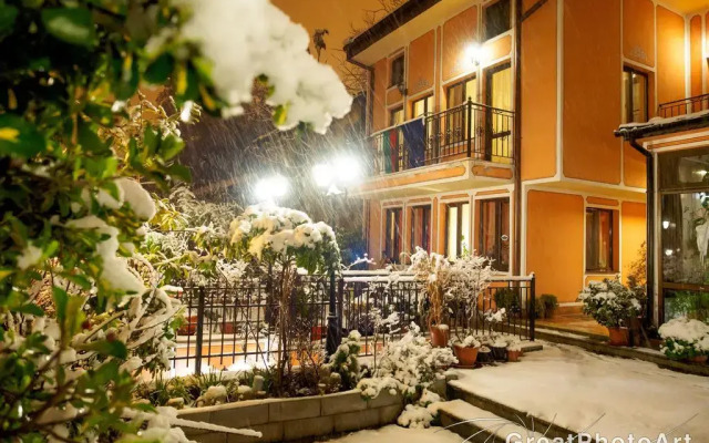 Alafrangite Hotel вид на фасад