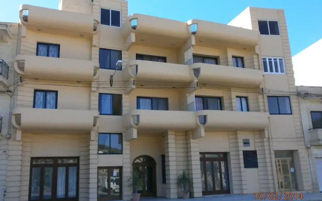 Апартаменты Crystal Palace Apartment вид на фасад
