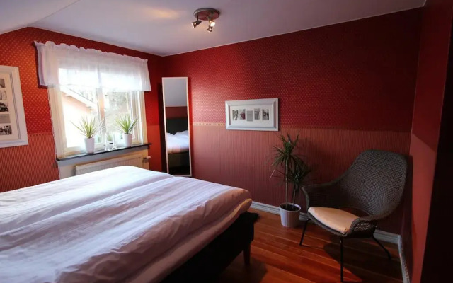 Отель At Home Bed & Breakfast Вестра Фрёлунда комната для гостей