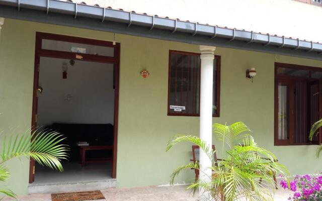 Punsaras Holiday Home Golden Mile Beach Sri Lanka Zenhotels - 