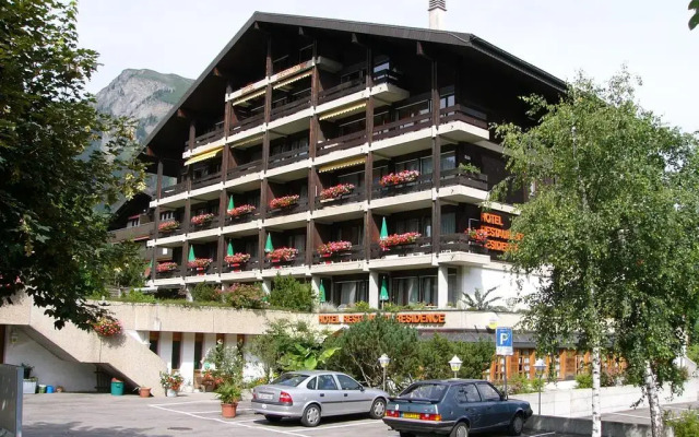 Отель Alpenhotel Residence парковка