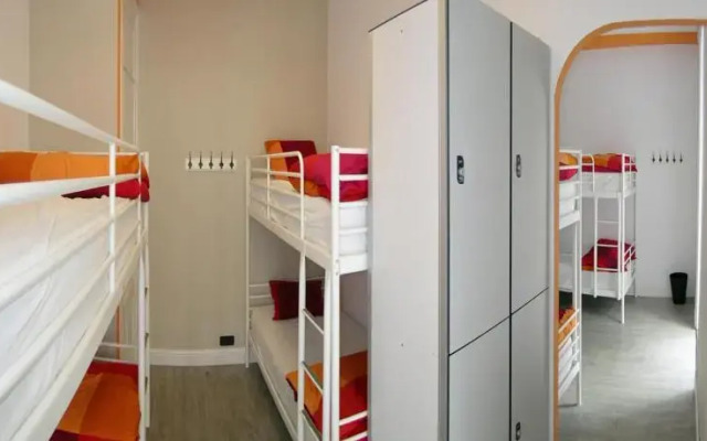 Отель Hostel B&B&B Испания, Сантандер - отзывы, цены и фото номеров - забронировать отель Hostel B&B&B онлайн интерьер отеля
