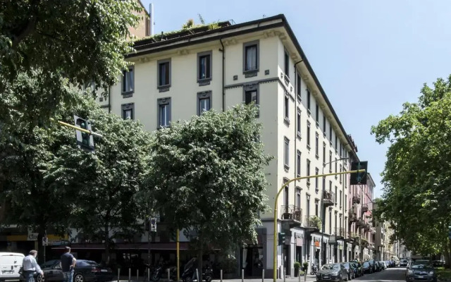 Апартаменты Fiera Milano Apartments Cenisio вид на фасад