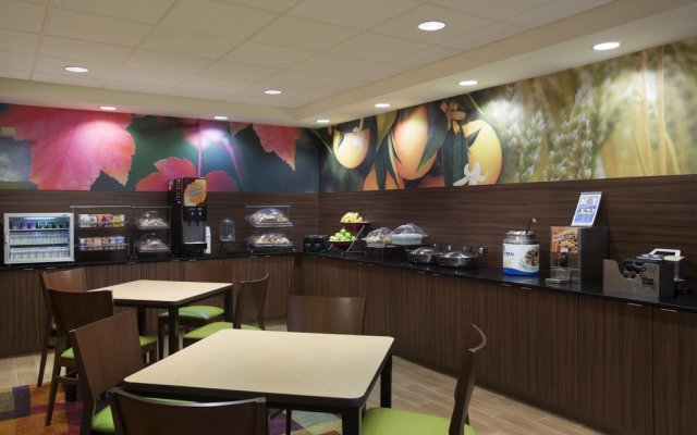 Fairfield Inn and Suites by Marriott Chicago Midway Airport 1