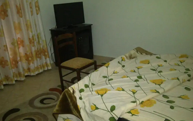 Отель Guest House Fatos Biti комната для гостей