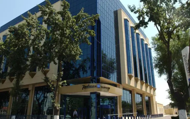 Отель Radisson Blu Hotel Tashkent Узбекистан, Ташкент - 1 отзыв об отеле, цены и фото номеров - забронировать отель Radisson Blu Hotel Tashkent онлайн вид на фасад
