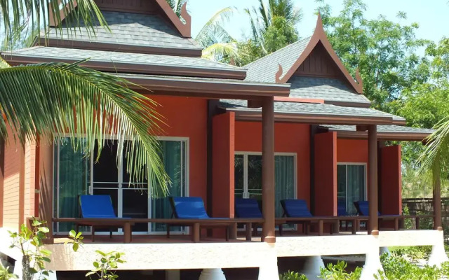 Отель C&N Kho Khao Beach Resort вид на фасад